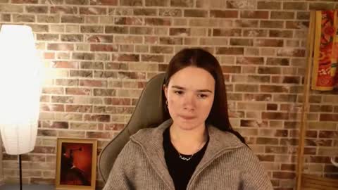 maybloom_ online show from December 23, 11:08 am