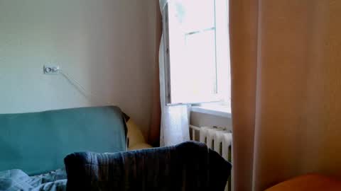 Snapshot of maybloom_ chatting on May 15, 5:14 am maybloom_ online show from May 15, 5:14 am
