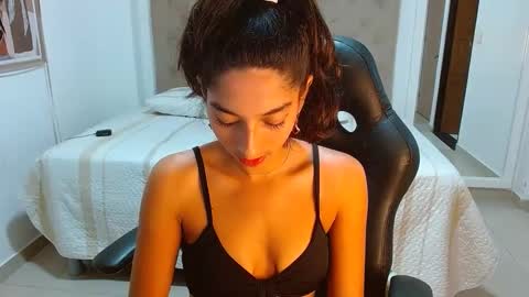 Snapshot of maydivaxox chatting on February 1, 3:30 am MAYA online show from February 1, 3:30 am