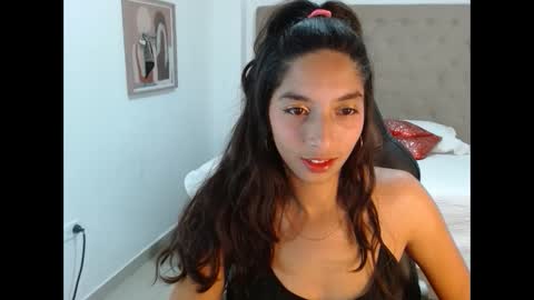 Snapshot of maydivaxox chatting on February 8, 1:43 am MAYA online show from February 8, 1:43 am