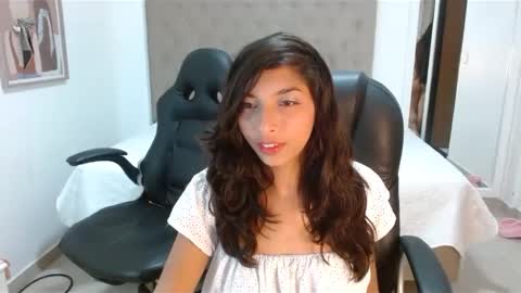 Snapshot of maydivaxox chatting on March 11, 12:11 am MAYA online show from March 11, 12:11 am