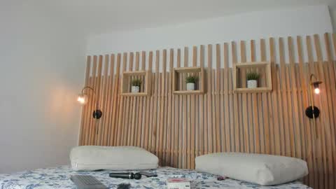 Maye Wells online show from January 13, 7:30 pm