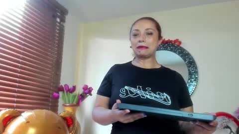 Snapshot of mayemilf_ chatting on March 20, 1:38 pm Maye online show from March 20, 1:38 pm