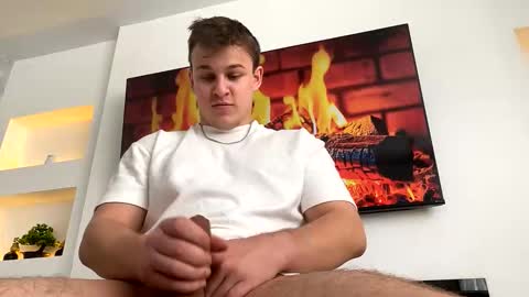 Snapshot of maygly chatting on March 5, 9:05 am Slava and Alextatto online show from March 5, 9:05 am