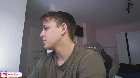 Snapshot of maygly chatting on March 20, 9:03 am Slava and Alextatto online show from March 20, 9:03 am