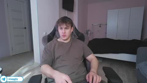 Snapshot of maygly chatting on March 31, 9:21 am Slava and Alextatto online show from March 31, 9:21 am
