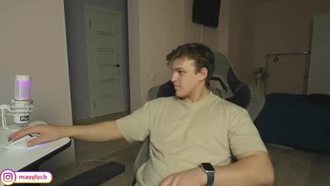 Snapshot of maygly chatting on April 12, 7:41 pm Slava and Alextatto online show from April 12, 7:41 pm