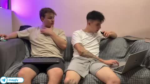 Snapshot of maygly chatting on April 14, 9:54 pm Slava and Alextatto online show from April 14, 9:54 pm