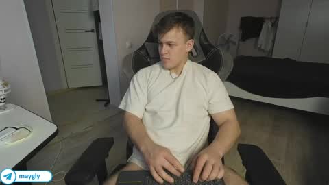 Snapshot of maygly chatting on May 1, 2:21 pm Slava and Alextatto online show from May 1, 2:21 pm