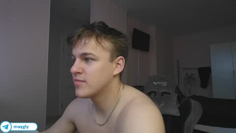 Snapshot of maygly chatting on May 16, 6:43 am Slava and Alextatto online show from May 16, 6:43 am