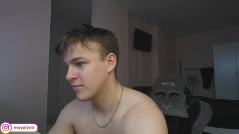 Snapshot of maygly chatting on May 16, 6:54 am Slava and Alextatto online show from May 16, 6:54 am