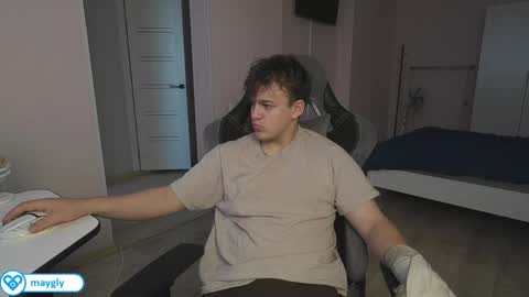 Snapshot of maygly chatting on May 25, 7:03 am Slava and Alextatto online show from May 25, 7:03 am