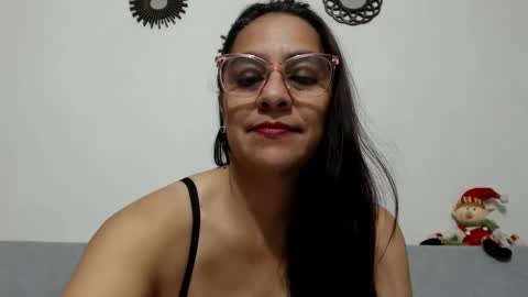 Snapshot of mayitadelicious chatting on November 12, 6:41 pm mayitadelicious online show from November 12, 6:41 pm