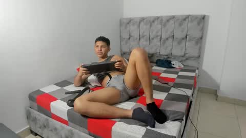 Snapshot of maykyboyx chatting on March 2, 11:33 pm Mayky... online show from March 2, 11:33 pm