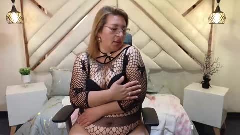 Mailyn online show from February 13, 11:58 pm