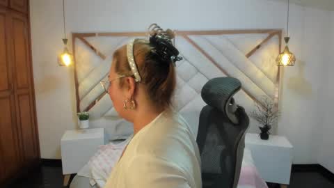 Mailyn online show from March 10, 10:13 pm