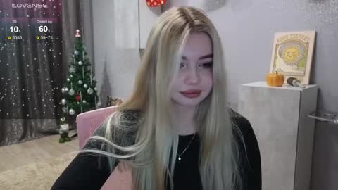 Snapshot of maymallorie chatting on December 3, 2:38 pm may online show from December 3, 2:38 pm