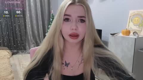 Snapshot of maymallorie chatting on December 6, 4:17 pm may online show from December 6, 4:17 pm