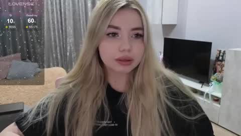 Snapshot of maymallorie chatting on January 11, 1:06 am may online show from January 11, 1:06 am
