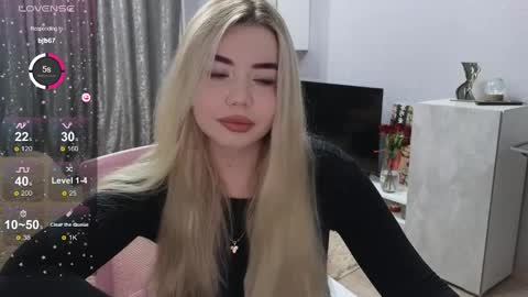 Snapshot of maymallorie chatting on January 12, 10:01 pm may online show from January 12, 10:01 pm