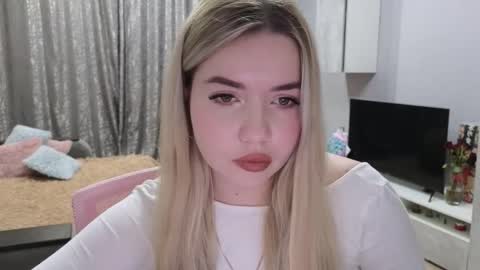 Snapshot of maymallorie chatting on January 18, 6:21 pm may online show from January 18, 6:21 pm