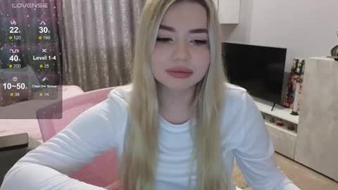 Snapshot of maymallorie chatting on January 29, 10:48 am may online show from January 29, 10:48 am
