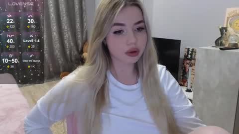 Snapshot of maymallorie chatting on January 29, 1:49 pm may online show from January 29, 1:49 pm