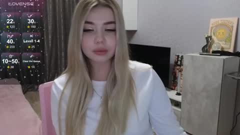 Snapshot of maymallorie chatting on February 2, 3:07 pm may online show from February 2, 3:07 pm