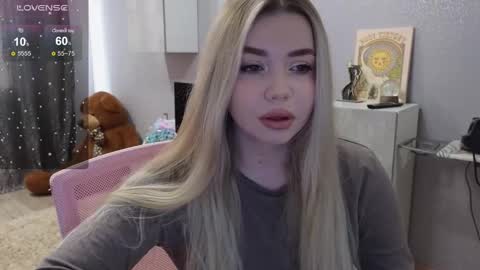 Snapshot of maymallorie chatting on February 5, 11:55 am may online show from February 5, 11:55 am