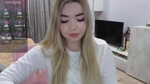 Snapshot of maymallorie chatting on February 27, 12:54 am may online show from February 27, 12:54 am