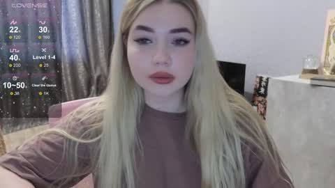 Snapshot of maymallorie chatting on March 2, 5:01 am may online show from March 2, 5:01 am