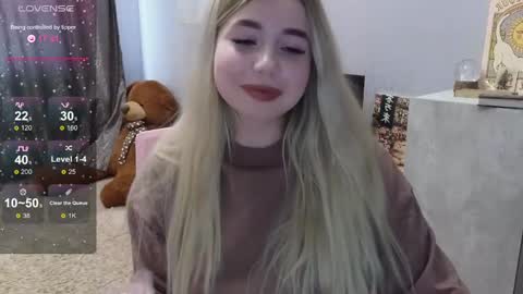 Snapshot of maymallorie chatting on March 2, 8:05 am may online show from March 2, 8:05 am