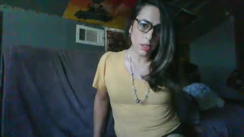 Snapshot of mayra_mayhem chatting on October 17, 8:11 pm diana doll online show from October 17, 8:11 pm
