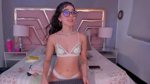 maywesst online show from July 7, 9:19 pm