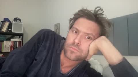 Snapshot of mbnc chatting on December 23, 9:29 pm lol online show from December 23, 9:29 pm