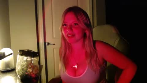 mckenziereese online show from August 10, 3:43 am