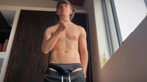 Snapshot of mcklister69 chatting on May 9, 9:53 pm mcklister online show from May 9, 9:53 pm