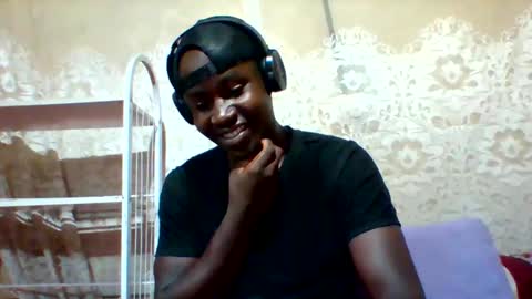 Snapshot of mclntz_bbc chatting on February 15, 6:02 am mclntz_bbc online show from February 15, 6:02 am