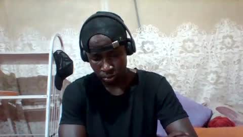 Snapshot of mclntz_bbc chatting on February 24, 10:37 am mclntz_bbc online show from February 24, 10:37 am