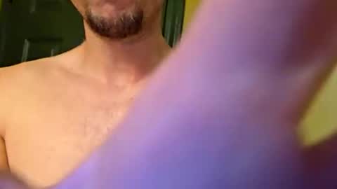 Snapshot of mclovinmackay chatting on February 6, 10:40 am mclovinmackay online show from February 6, 10:40 am