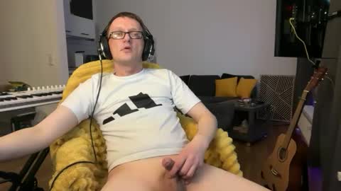 Snapshot of mcmike_es chatting on February 14, 2:14 pm Mike online show from February 14, 2:14 pm