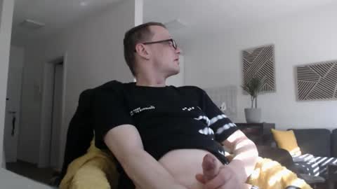 Snapshot of mcmike_es chatting on March 22, 11:13 am Mike online show from March 22, 11:13 am