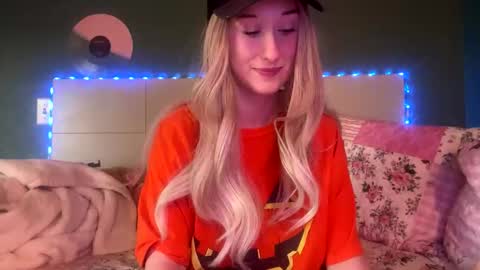 meadowmoon3 online show from March 26, 12:06 am