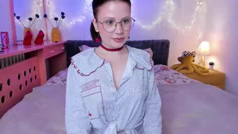 Snapshot of medea_allure chatting on March 6, 7:38 am MEDEA online show from March 6, 7:38 am