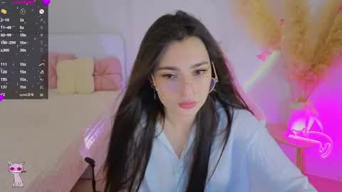 Dina online show from July 16, 9:10 pm