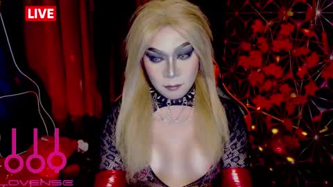 THE QUEEN ALPHA   Queen Medusa Prey online show from November 6, 7:59 pm