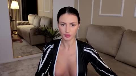 MedussaEyes online show from November 14, 9:57 pm