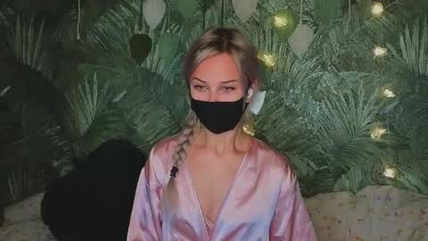 meeeewmeeeeow online show from October 13, 11:16 pm