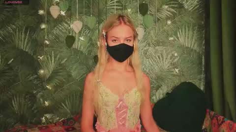 meeeewmeeeeow online show from November 7, 4:01 am