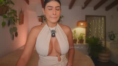 Snapshot of meegan1 chatting on November 3, 11:33 am Andrea  online show from November 3, 11:33 am